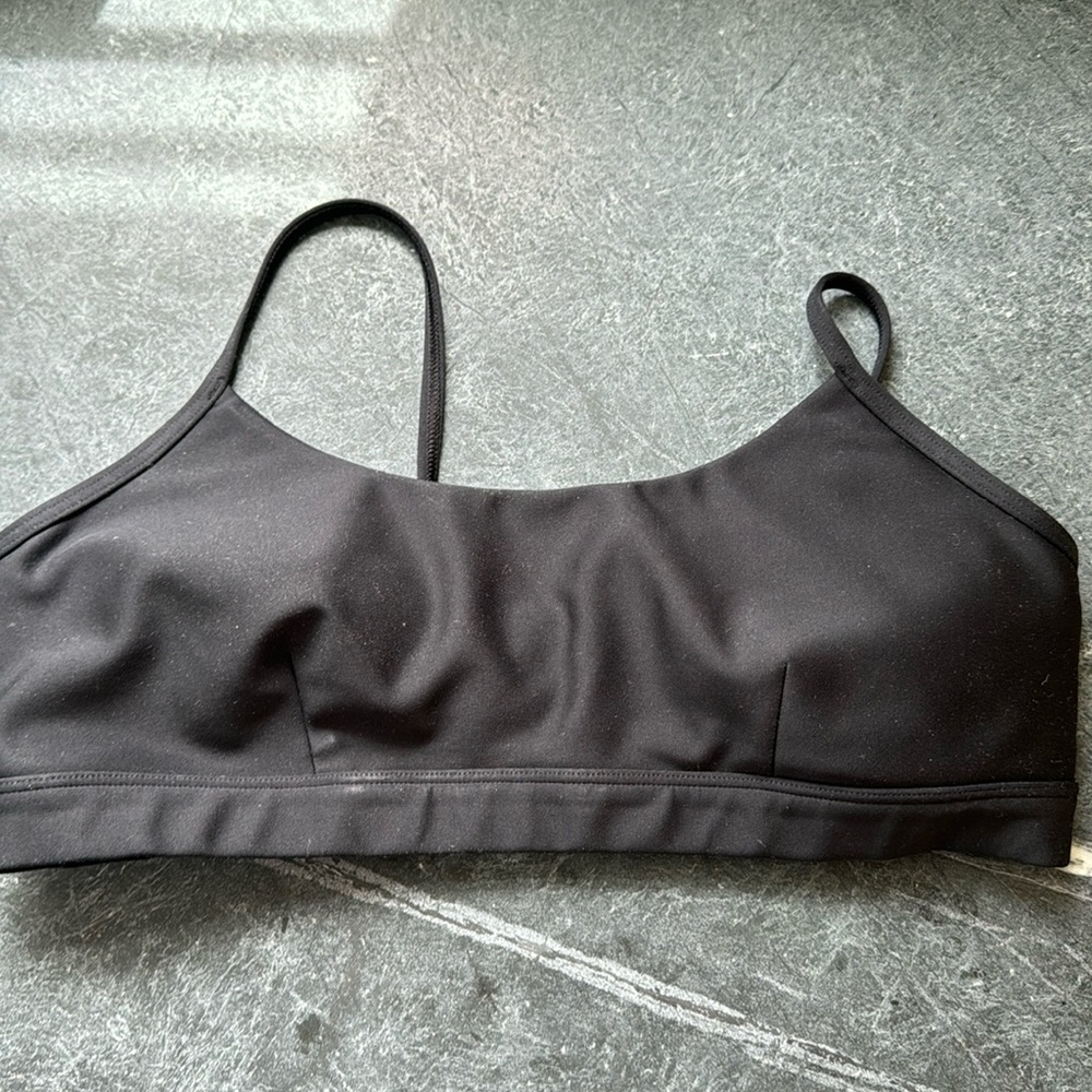 Alo airlift sports bra, black, size M